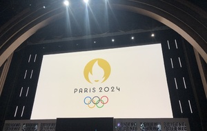 21/10/2019....Course nocturne dans Paris pour dévoiler le nouveau logo des JO 2024!!