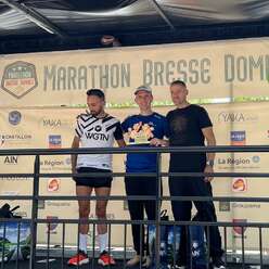 Thomas 1er sur le podium du Marathon de Bresse Dombes en 2H37 …on est fier de notre coach🥰💪💪👏👏
